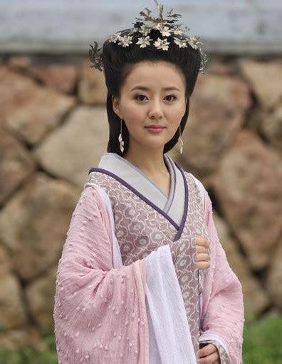 宝贝小皇后图0