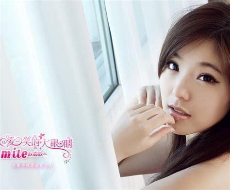电眼女生图2