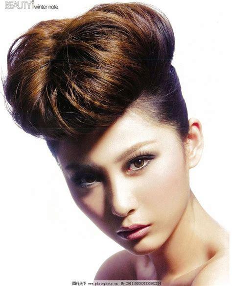 小美眉做发型图1