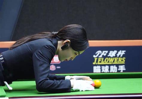 台球美女裁判图0
