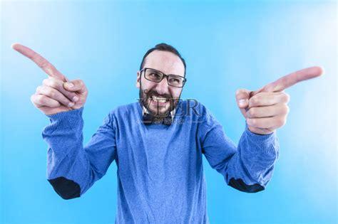 暴打书呆子图3